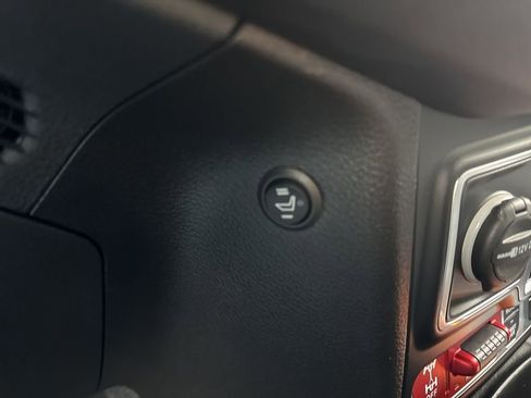 Used 2025 Jeep Wrangler Unlimited Rubicon AWD/4WD image 28
