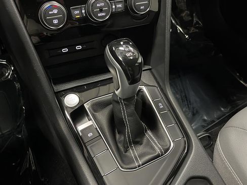 Used 2024 Volkswagen Taos SE image 18