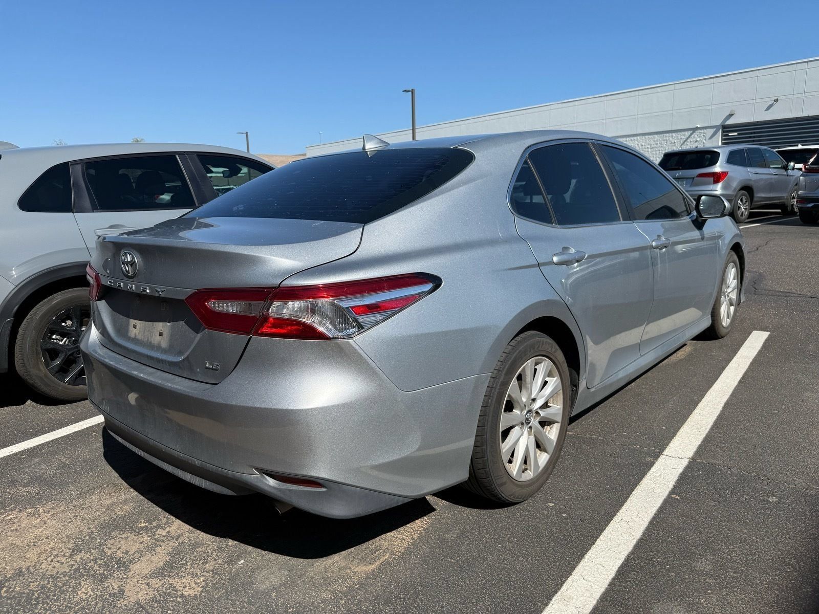 Used 2020 Toyota Camry LE w/ Carpet Mat Package FWD image 4