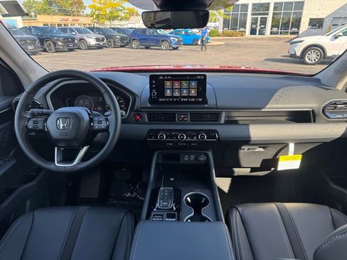 New 2025 Honda Pilot Touring image 5