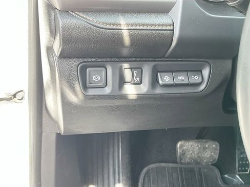 Used 2023 GMC Acadia AT4 w/ Technology Package image 10