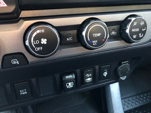 Used 2019 Toyota Tacoma 4x4 Double Cab image 29