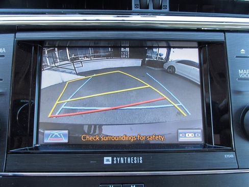 Used 2014 Toyota Avalon Limited w/ Technology Package FWD image 17