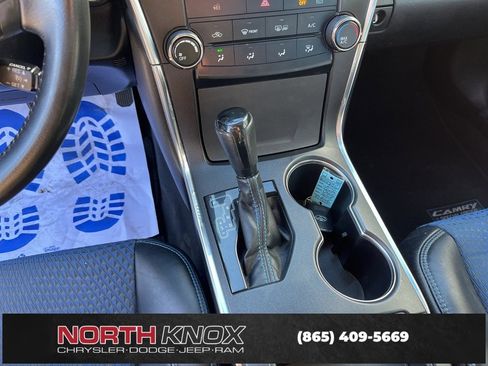 Used 2016 Toyota Camry SE image 10