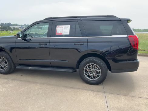 Used 2025 Ford Expedition Active AWD/4WD image 6