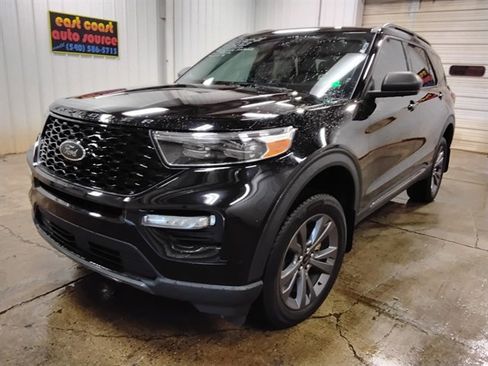 Used 2021 Ford Explorer XLT w/ Equipment Group 202A image 4