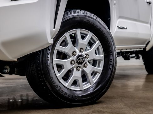 Used 2024 Toyota Tacoma SR5 AWD/4WD image 22