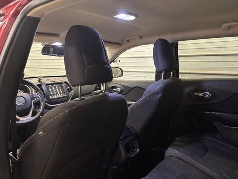 Used 2015 Jeep Cherokee Latitude AWD/4WD image 24