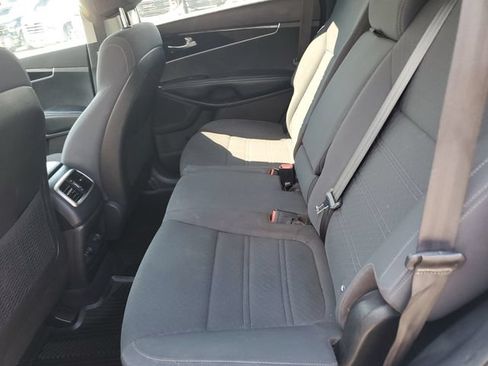 Used 2017 Kia Sorento LX FWD image 13
