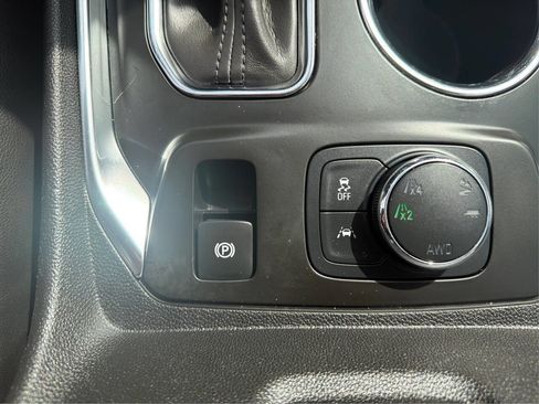 Used 2021 Chevrolet Traverse Premier AWD/4WD image 36