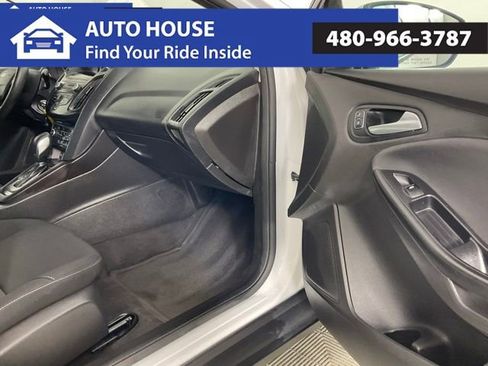 Used 2018 Ford Focus SE image 18
