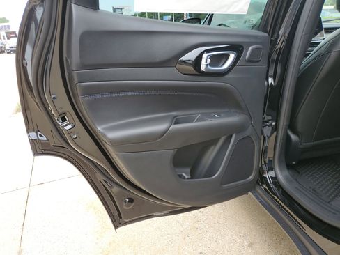 New 2025 Jeep Compass Latitude w/ Sun & Sound Group image 24