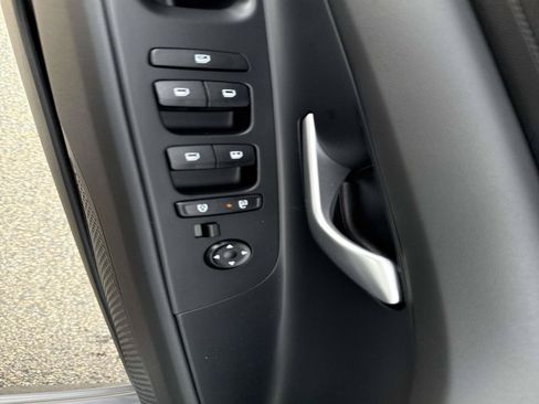 Used 2026 Hyundai Elantra SE FWD image 23