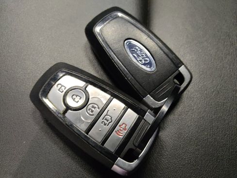Used 2022 Ford Explorer XLT w/ Equipment Group 202A RWD image 32