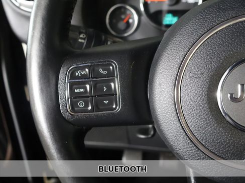 Used 2016 Jeep Wrangler Unlimited Sahara w/ Connectivity Group AWD/4WD image 4