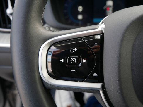 Certified 2025 Volvo XC60 B5 Plus image 26