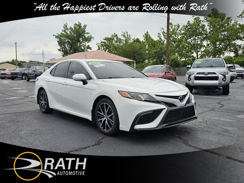 Used 2023 Toyota Camry SE FWD image 4