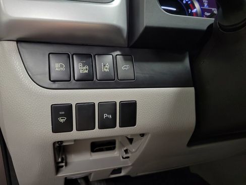 Used 2016 Toyota Highlander Limited w/ Driver Technology Package FWD image 27