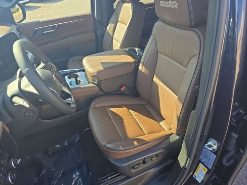 Used 2025 Chevrolet Tahoe High Country image 17