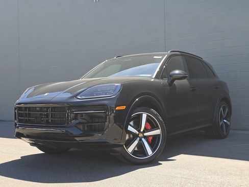 New 2026 Porsche Cayenne GTS AWD/4WD image 1