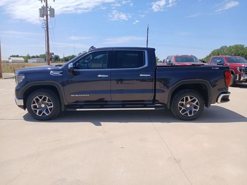 Used 2022 GMC Sierra 1500 SLT AWD/4WD image 2