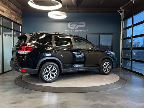 Used 2021 Subaru Forester Premium AWD/4WD image 3