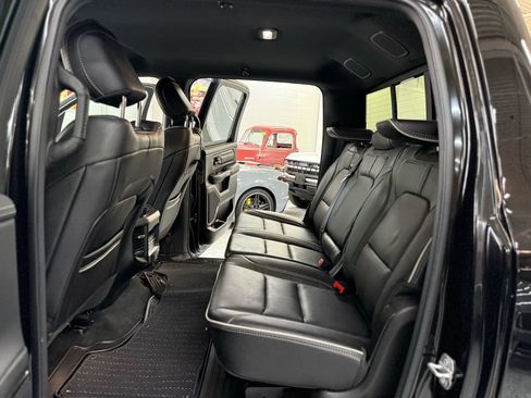 Used 2022 RAM 1500 Limited w/ Body-Colour Bumper Group AWD/4WD image 14