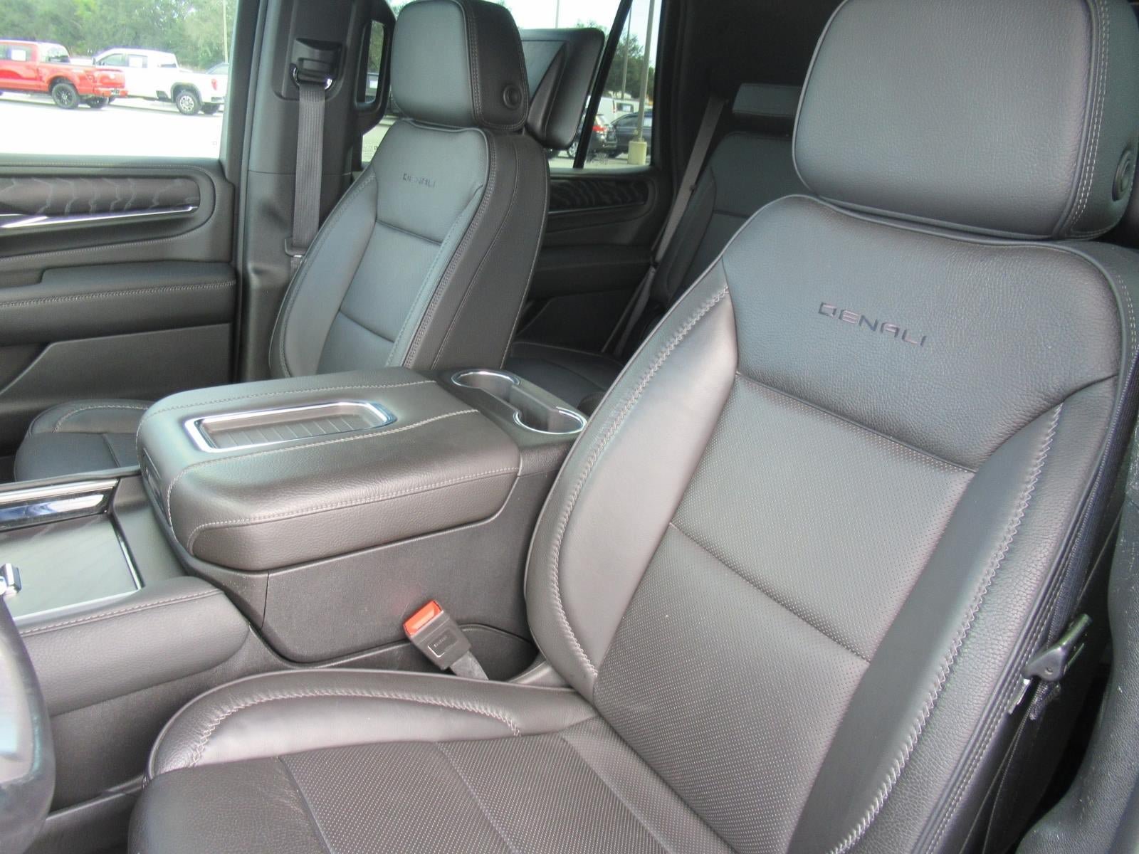 Used 2024 GMC Yukon Denali w/ Advanced Technology Package AWD/4WD image 23