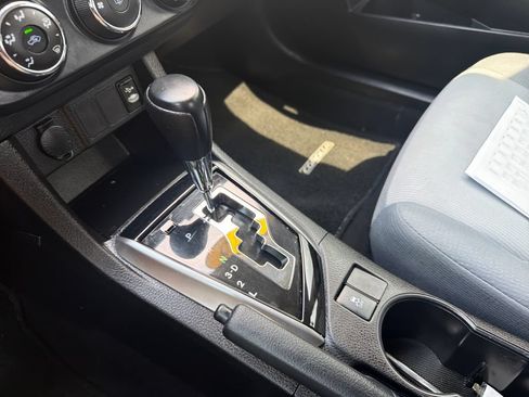 Used 2015 Toyota Corolla L FWD image 18