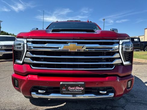 Used 2024 Chevrolet Silverado 2500 High Country w/ Technology Package AWD/4WD image 2