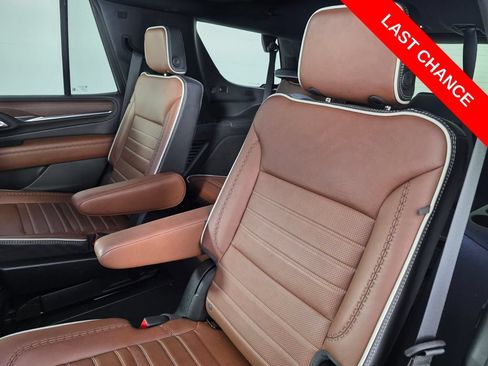 Used 2024 GMC Yukon Denali Ultimate AWD/4WD image 16