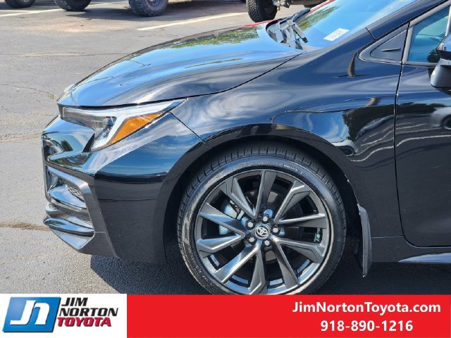 Used 2025 Toyota Corolla SE w/ SE Premium Package FWD image 9