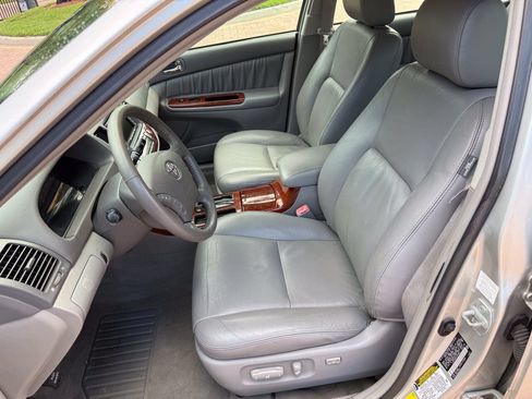 Used 2005 Toyota Camry XLE FWD image 6