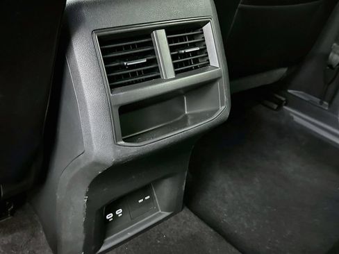 Used 2022 Volkswagen Atlas Cross Sport SE AWD/4WD image 26