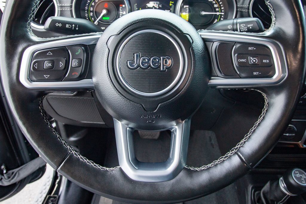 Used 2022 Jeep Wrangler Unlimited Sahara w/ Cold Weather Group AWD/4WD image 26