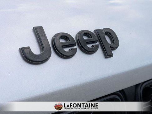 Certified 2024 Jeep Grand Cherokee L Laredo image 9