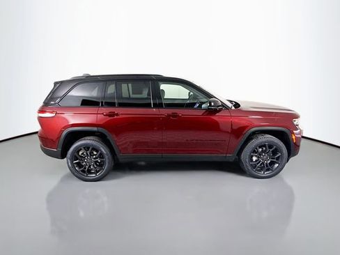 New 2025 Jeep Grand Cherokee Limited image 8
