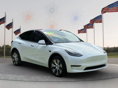 Used 2022 Tesla Model Y Long Range image 6