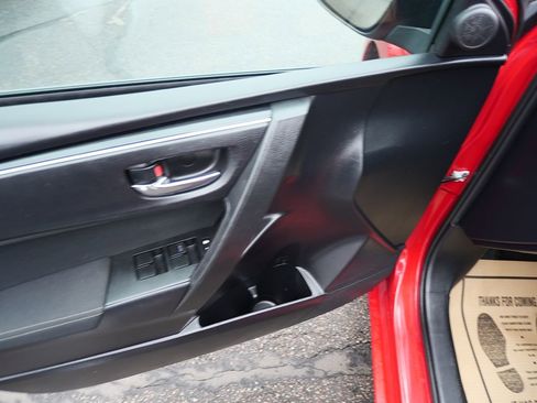 Used 2018 Toyota Corolla LE image 16