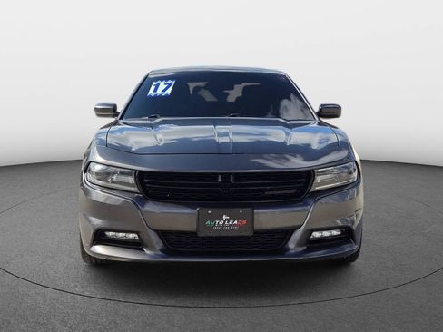 Used 2017 Dodge Charger SXT RWD image 3