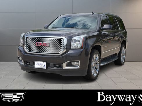 Used 2016 GMC Yukon SLT w/ HD Trailering Package image 1
