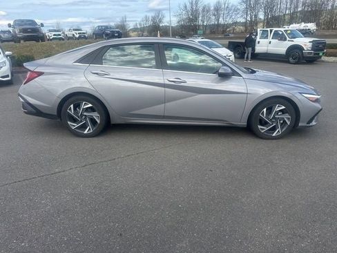 Used 2024 Hyundai Elantra Limited image 2