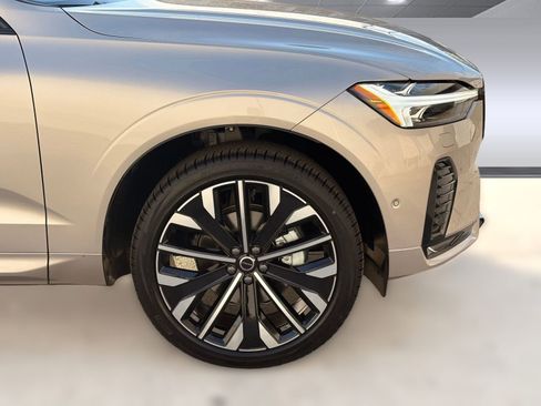 New 2026 Volvo XC60 B5 Ultra w/ Climate Package image 12