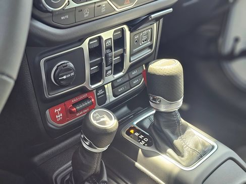 New 2026 Jeep Gladiator Mojave AWD/4WD image 15