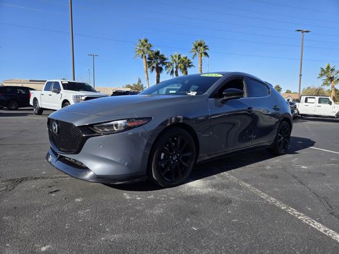 Used 2021 MAZDA MAZDA3 Hatchback w/Premium Plus Pkg image 2