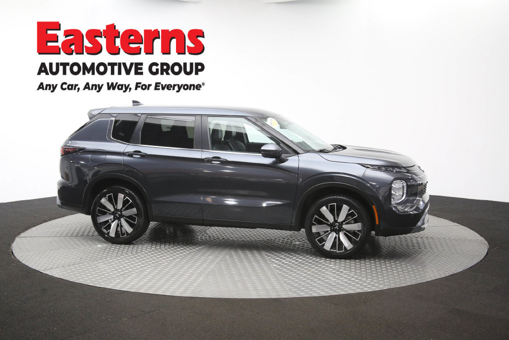 Used 2025 Mitsubishi Outlander SE FWD image 48
