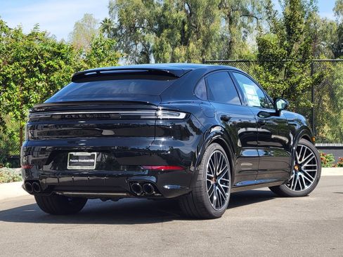 New 2026 Porsche Cayenne GTS AWD/4WD image 7