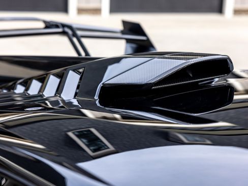 Used 2021 Lamborghini Huracan STO RWD image 8