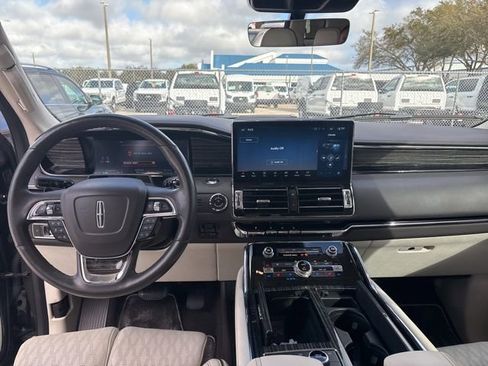 Used 2023 Lincoln Navigator Black Label image 11