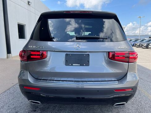 Used 2025 Mercedes-Benz GLB 250 4MATIC image 7